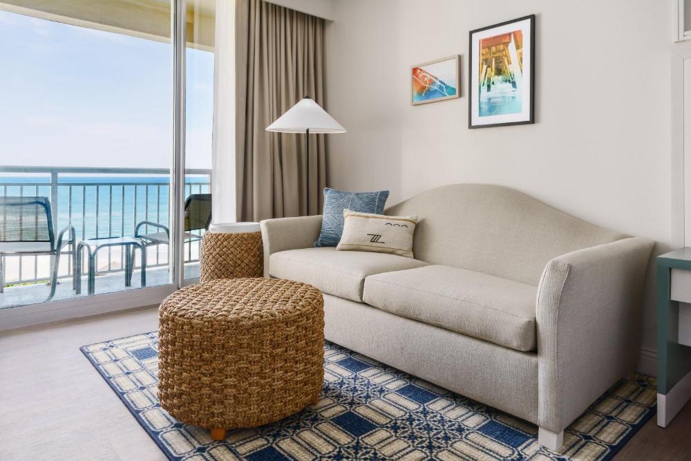 Superior King Room with Sea View Non-Smoking interior